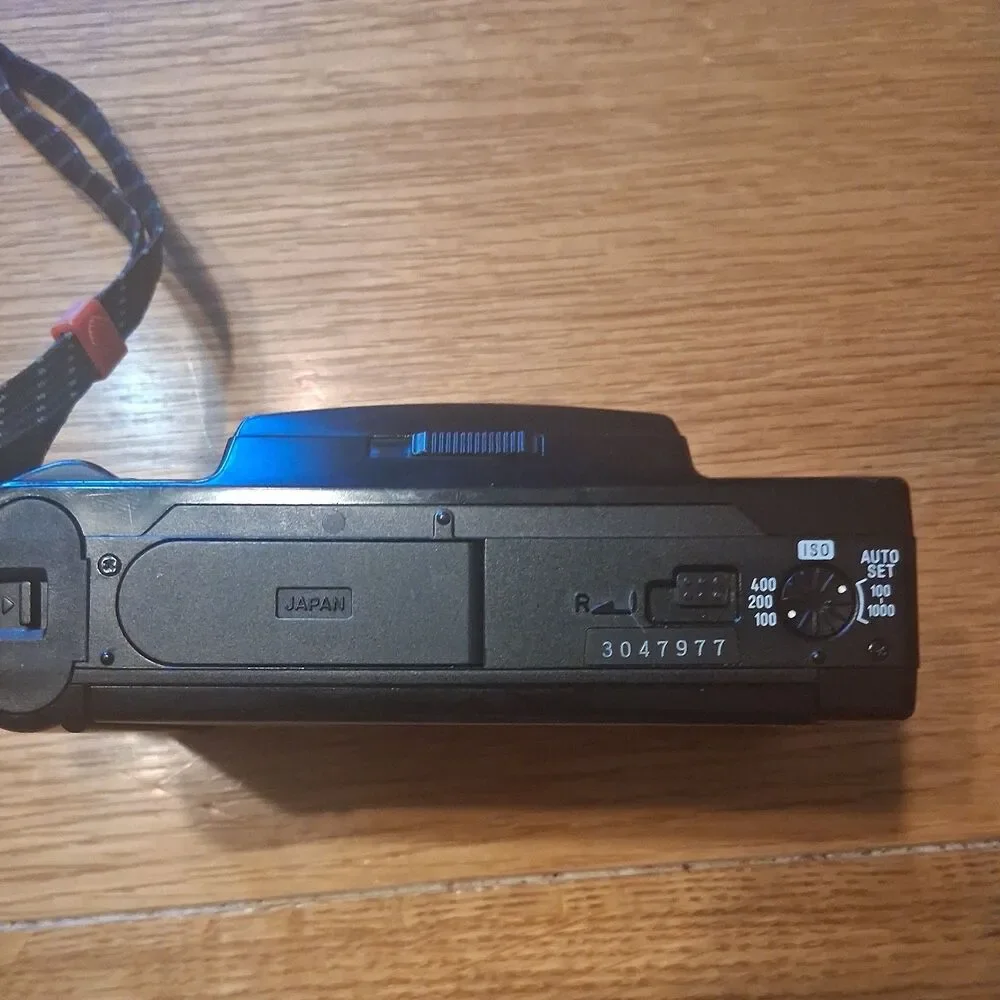 Minolta Freedom II Point & Shoot 35mm Film Camera works, battery won't latch